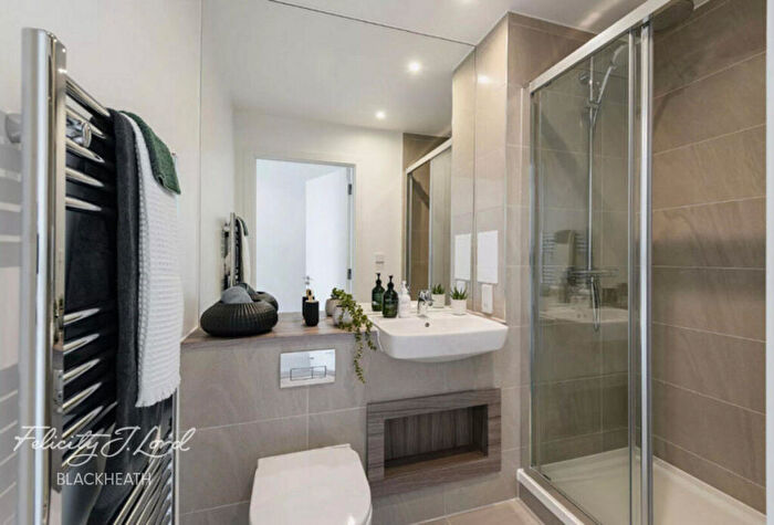 2 Bedroom Apartment For Sale In Harrow Manorway, London, SE2