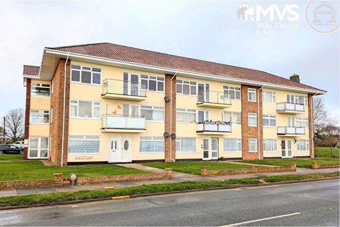 2 Bedroom Apartment For Sale In Gunfleet Court, Marine Parade East, Clacton-on-Sea, CO15
