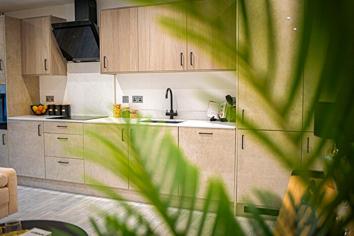 2 Bedroom Flat For Sale In Kenneth Road, Benfleet, SS7