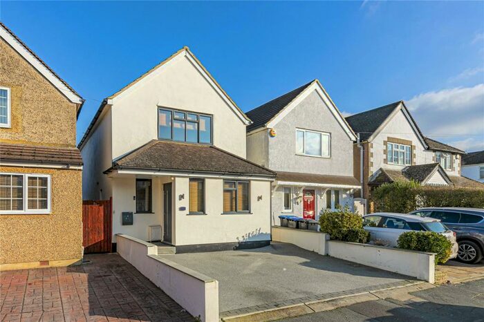 3 Bedroom Detached House To Rent In Bourneside Road, Addlestone, Surrey, KT15