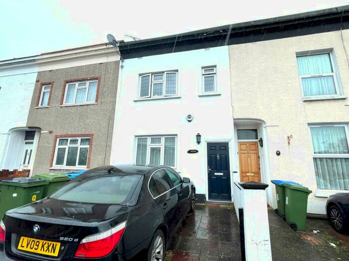3 Bedroom House To Rent In Conduit Road, Woolwich, SE18