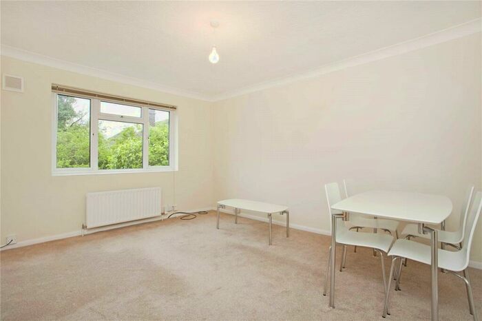 2 Bedroom Flat To Rent In Vines Avenue, Finchley Central, N3