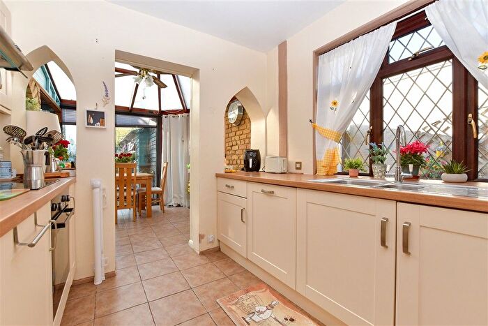 3 Bedroom Detached House For Sale In Woodmansterne Lane, Banstead, Surrey, SM7