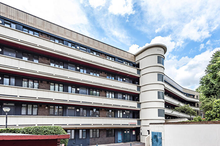 2 Bedroom Apartment To Rent In Spa Green Estate, Rosebery Avenue, London, EC1R