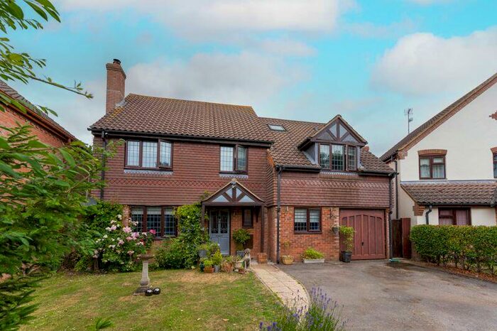 6 Bedroom Detached House For Sale In Dudley Close, North Marston Buckinghamshire, MK18