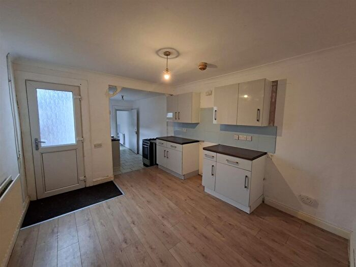 3 Bedroom End Terrace House To Rent In Bourges Boulevard, Peterborough, PE1
