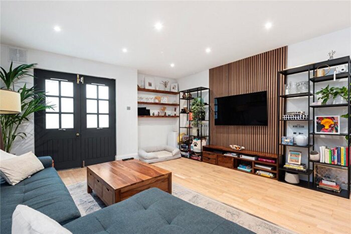 2 Bedroom Apartment For Sale In Wheler Street, London, E1