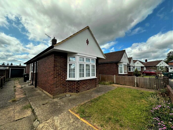 2 Bedroom Bungalow To Rent In Brook Close, Stanwell, Staines-Upon-Thames, Middlesex, TW19