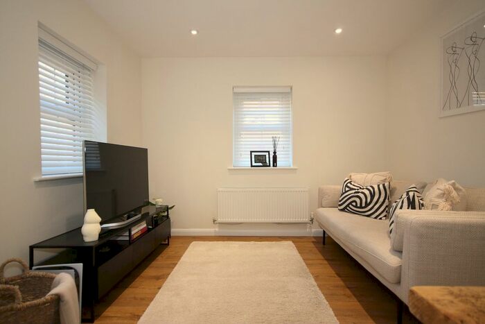 1 Bedroom Flat To Rent In High Street, Woking, GU21