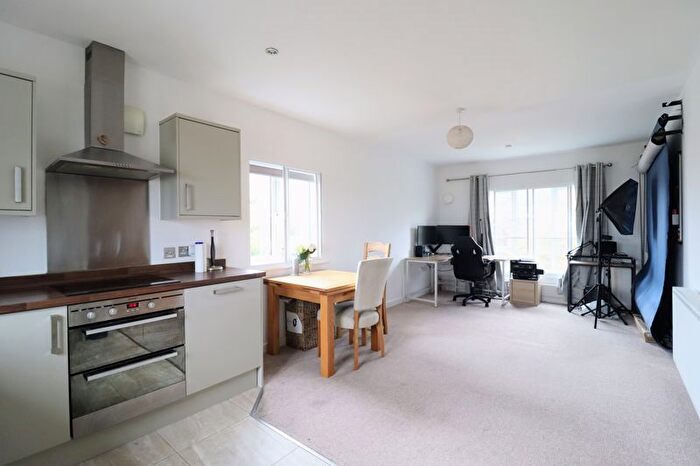 2 Bedroom Flat For Sale In Bunkers Crescent, Bletchley, Milton Keynes, MK3