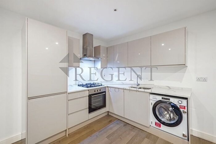 1 Bedroom Flat To Rent In The Gables, Tanyard Lane, DA5