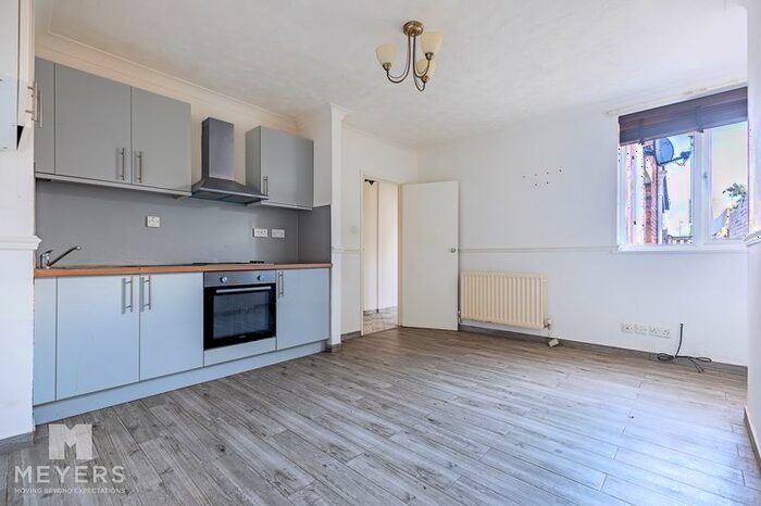 1 Bedroom Flat To Rent In Grenville Lodge, - West Hill Road, Bournemouth, BH2