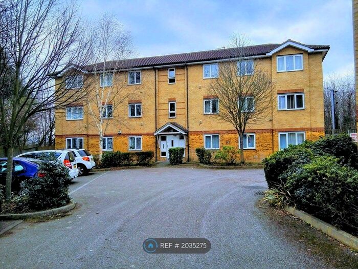 2 Bedroom Flat To Rent In Palmers Green, London, N13