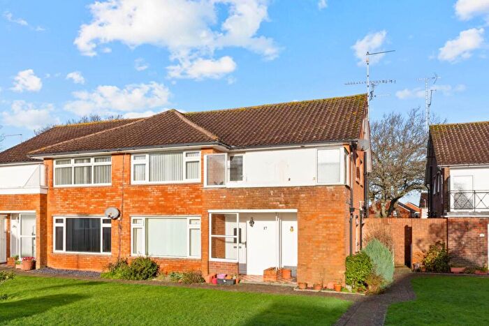 2 Bedroom Flat For Sale In Aldsworth Avenue, Goring-By-Sea, BN12