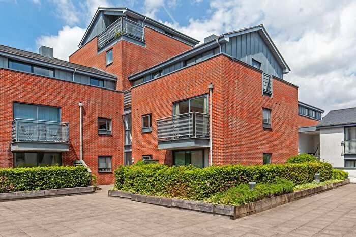 2 Bedroom Flat To Rent In Staple Gardens, Winchester, SO23