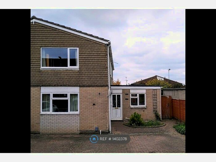 4 Bedroom Semi-Detached House To Rent In Oatlands Avenue, Bar Hill, CB23