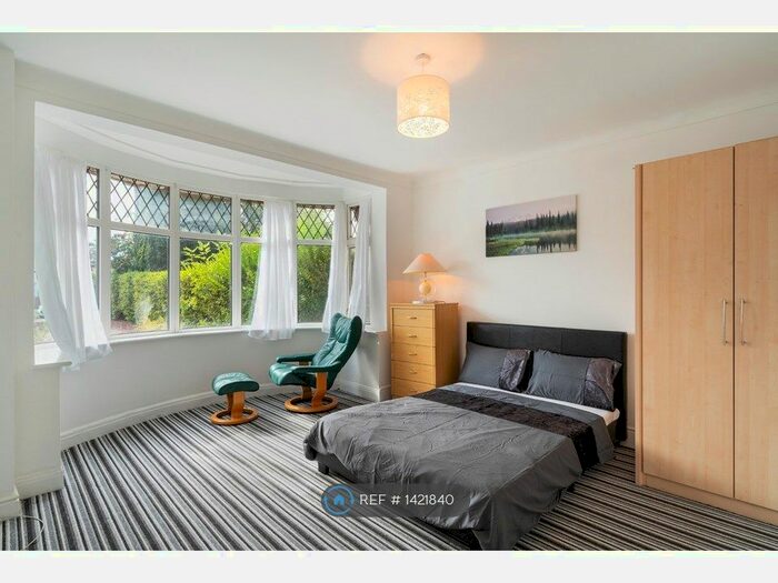 1 Bedroom Flat To Rent In Broad Walk, Hounslow, TW5