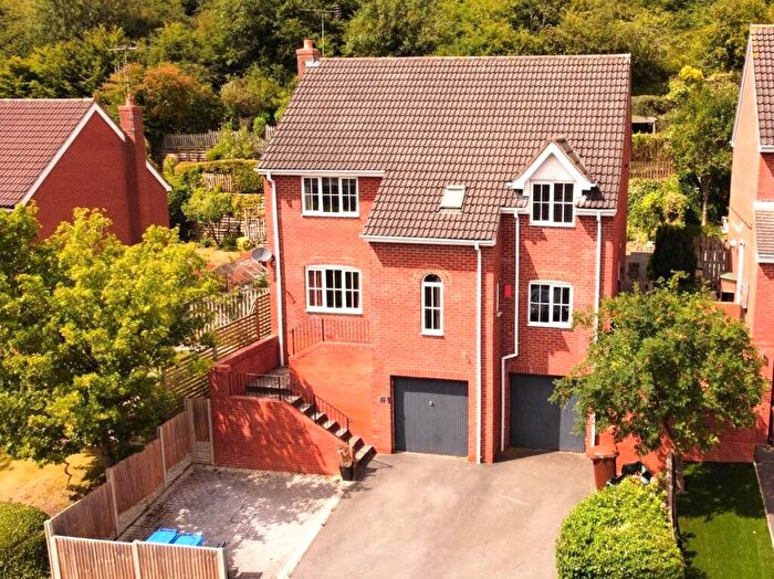 4 Bedroom Detached House For Sale In Derwent Road, Brizlincote Valley, Burton-on-Trent, DE15