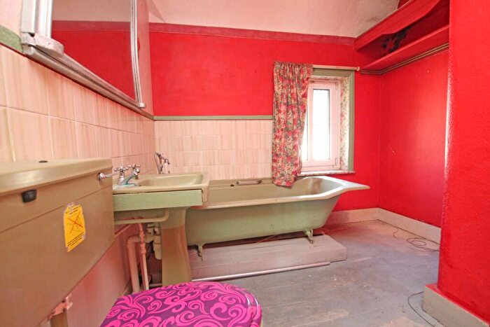 2 Bedroom Semi-Detached House For Sale In Bradford Street, Eastbourne, BN21
