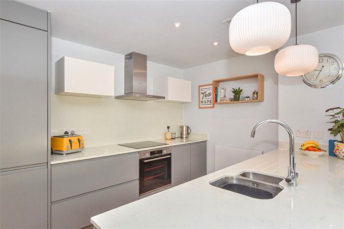 3 Bedroom Link Detached House For Sale In Hernhill, Faversham, Kent, ME13