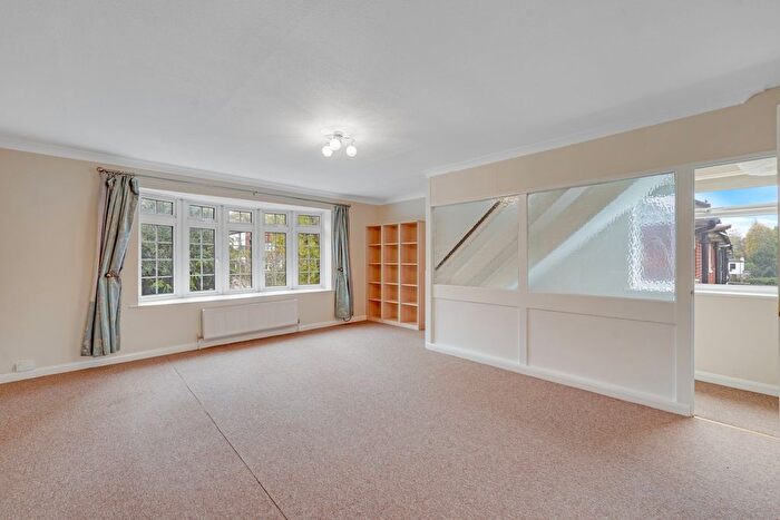 4 Bedroom Terraced House To Rent In High Road, Buckhurst Hill, IG9