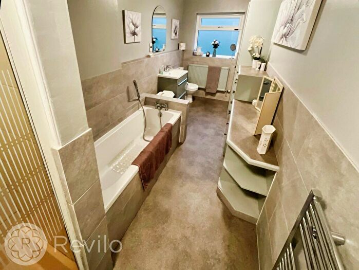 2 Bedroom Semi-Detached Bungalow For Sale In Bowland Grove, Milnrow, OL16