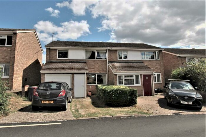 3 Bedroom Semi-Detached House To Rent In Queensway, Caversham, Reading, RG4