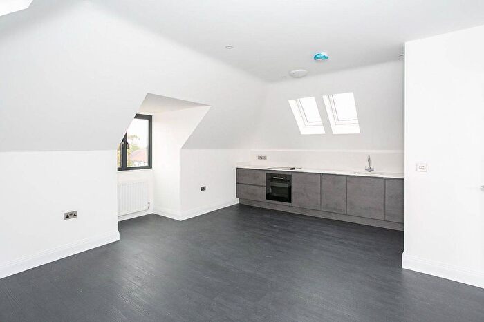 1 Bedroom Flat To Rent In Little Bushey Lane, Bushey, WD23