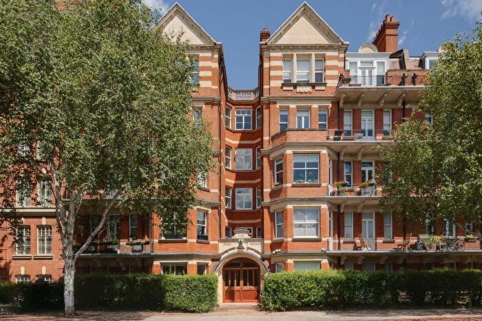 2 Bedroom Flat For Sale In Lanark Road, Little Venice, London, W9