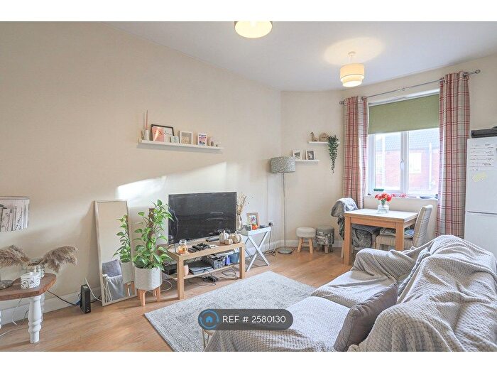 1 Bedroom Flat To Rent In Manor Grove, Leeds, LS7