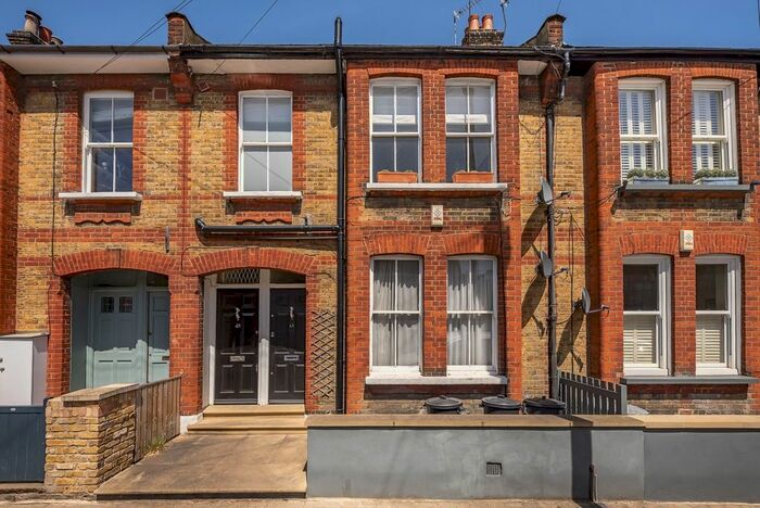 2 Bedroom Flat To Rent In Prairie Street, London, SW8