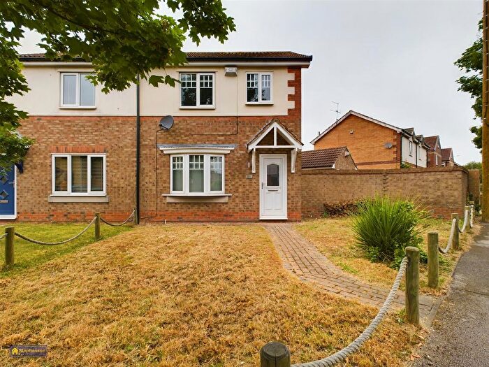 3 Bedroom Semi-Detached House To Rent In Pilots Way, Hull, HU9