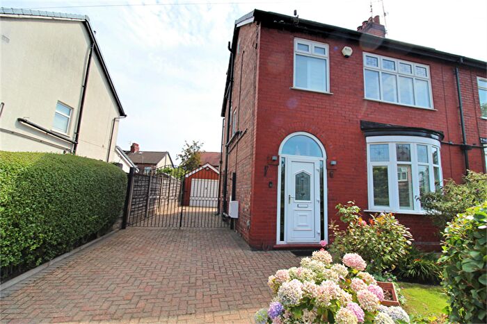 4 Bedroom Semi-Detached House To Rent In Buckingham Road, Stockport, Stockport, SK4