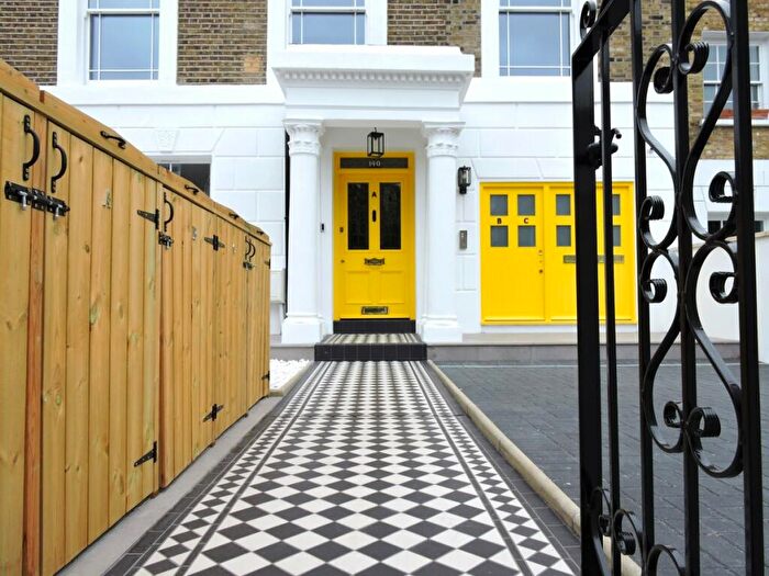 2 Bedroom Flat To Rent In Southgate Road, London, N1