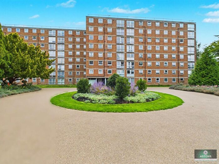 2 Bedroom Flat For Sale In Milton Mount, Pound Hill, RH10