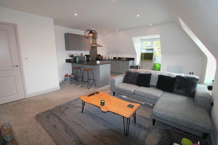 2 Bedroom Flat To Rent In Wimborne Road West, Wimborne, BH21