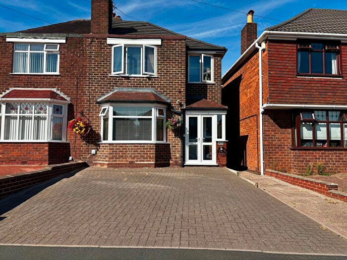 3 Bedroom Semi-Detached House For Sale In Jayshaw Avenue, Great Barr, Birmingham, B43
