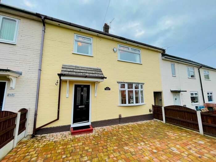 3 Bedroom Terraced House To Rent In Thirlmere Drive, Middleton M24
