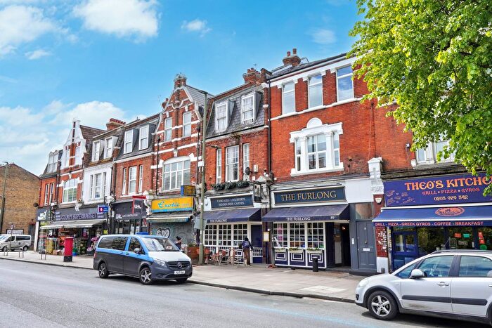 3 Bedroom Flat To Rent In Colney Hatch Lane, London, N10