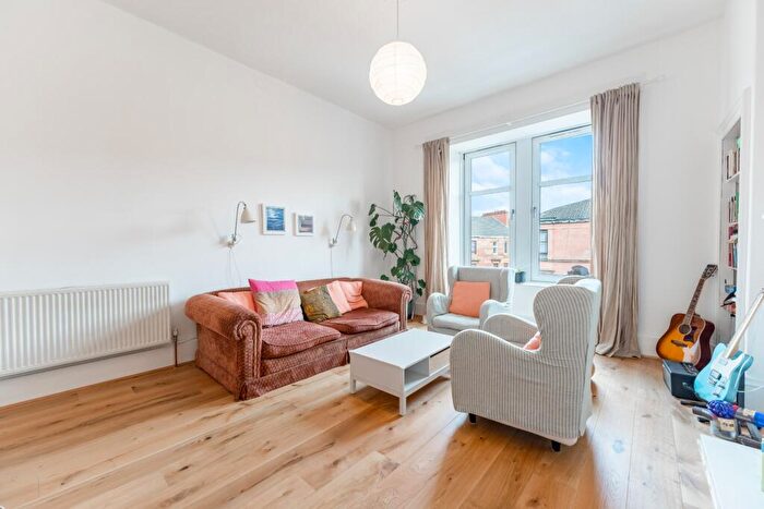2 Bedroom Flat For Sale In Cathcart Road, Flat /, Crosshill, Glasgow, G42