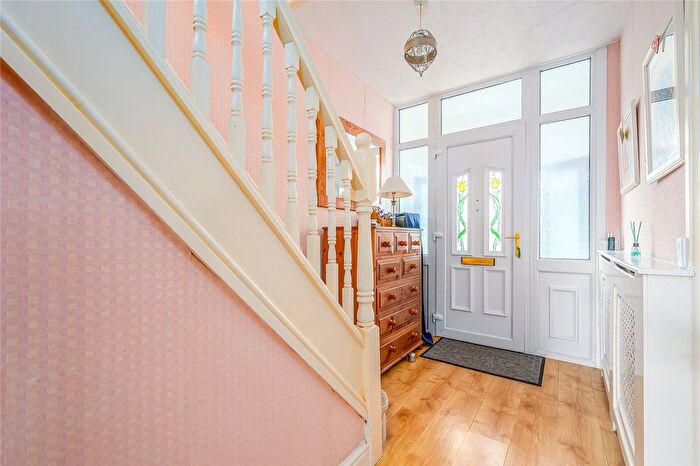 3 Bedroom Semi-detached House For Sale In Lytton Avenue, Penn, Wolverhampton, West Midlands, WV4