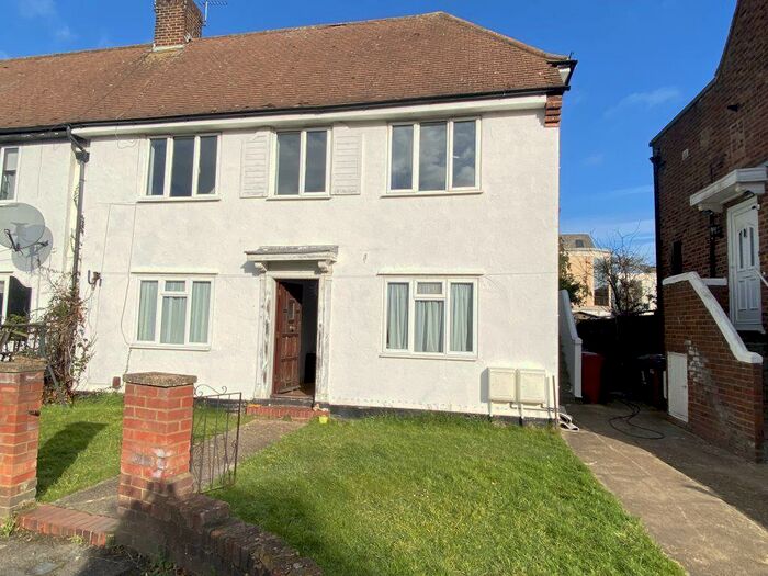 2 Bedroom Maisonette To Rent In Beechwood Garden, SL1