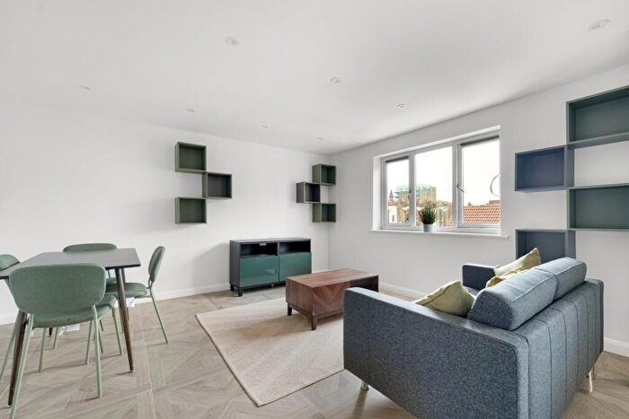 2 Bedroom Flat To Rent In John Maurice Close, Walworth, SE17