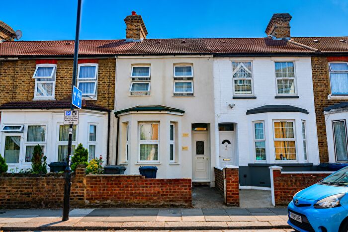 3 Bedroom Terraced House For Sale In Featherstone Road, Southall, UB2