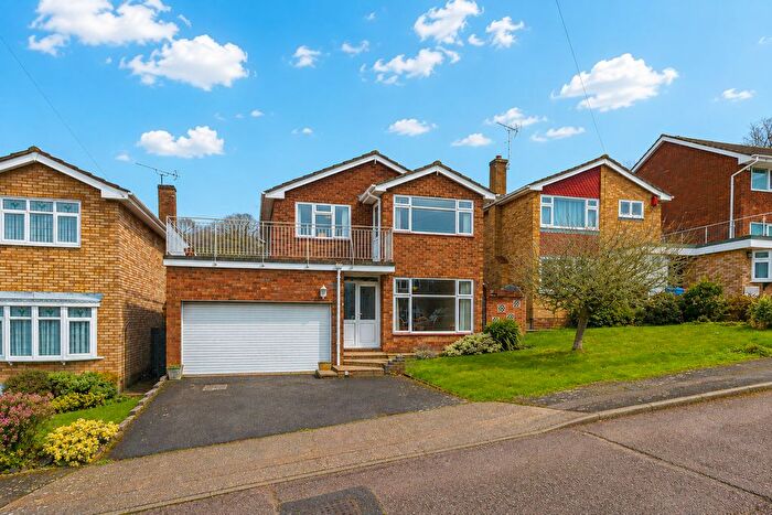 4 Bedroom Detached House For Sale In Granville Close, Benfleet, SS7