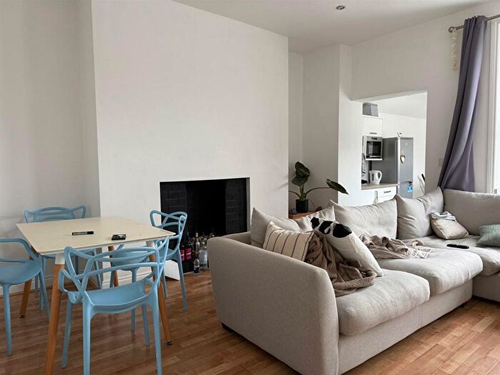 3 Bedroom Flat To Rent In Holmwood Grove, Jesmond, NE2