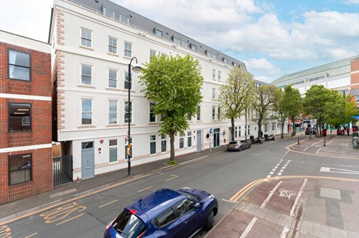 2 Bedroom Apartment To Rent In Benhill Avenue, Sutton, SM1
