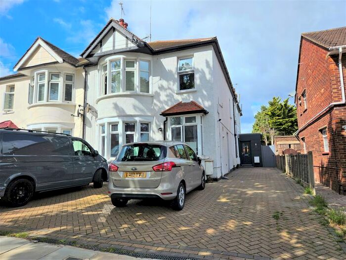 1 Bedroom Flat To Rent In Northville Drive, Westcliff-On-Sea, SS0