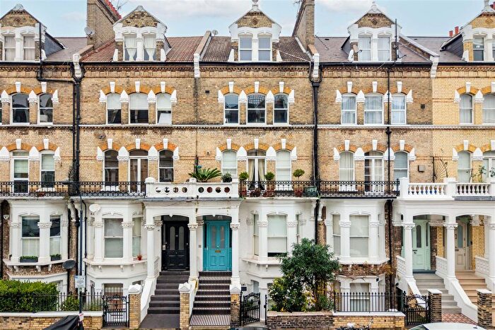 3 Bedroom Flat For Sale In Gunterstone Road, W14