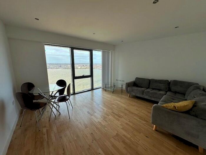 2 Bedroom Apartment To Rent In Alexandra Tower, L3